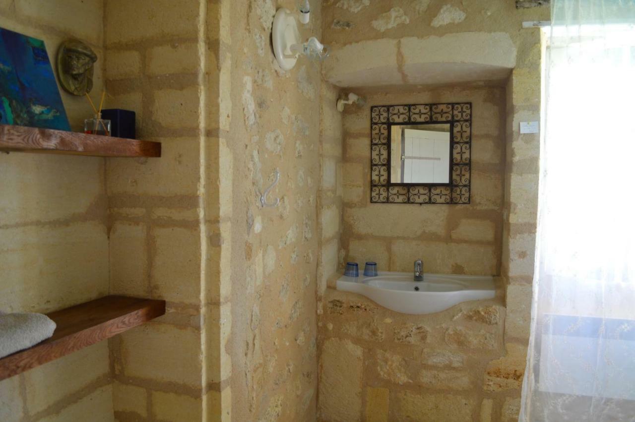 مبيت وإفطار Saint-Pey-de-Castets Le Prieure المظهر الخارجي الصورة