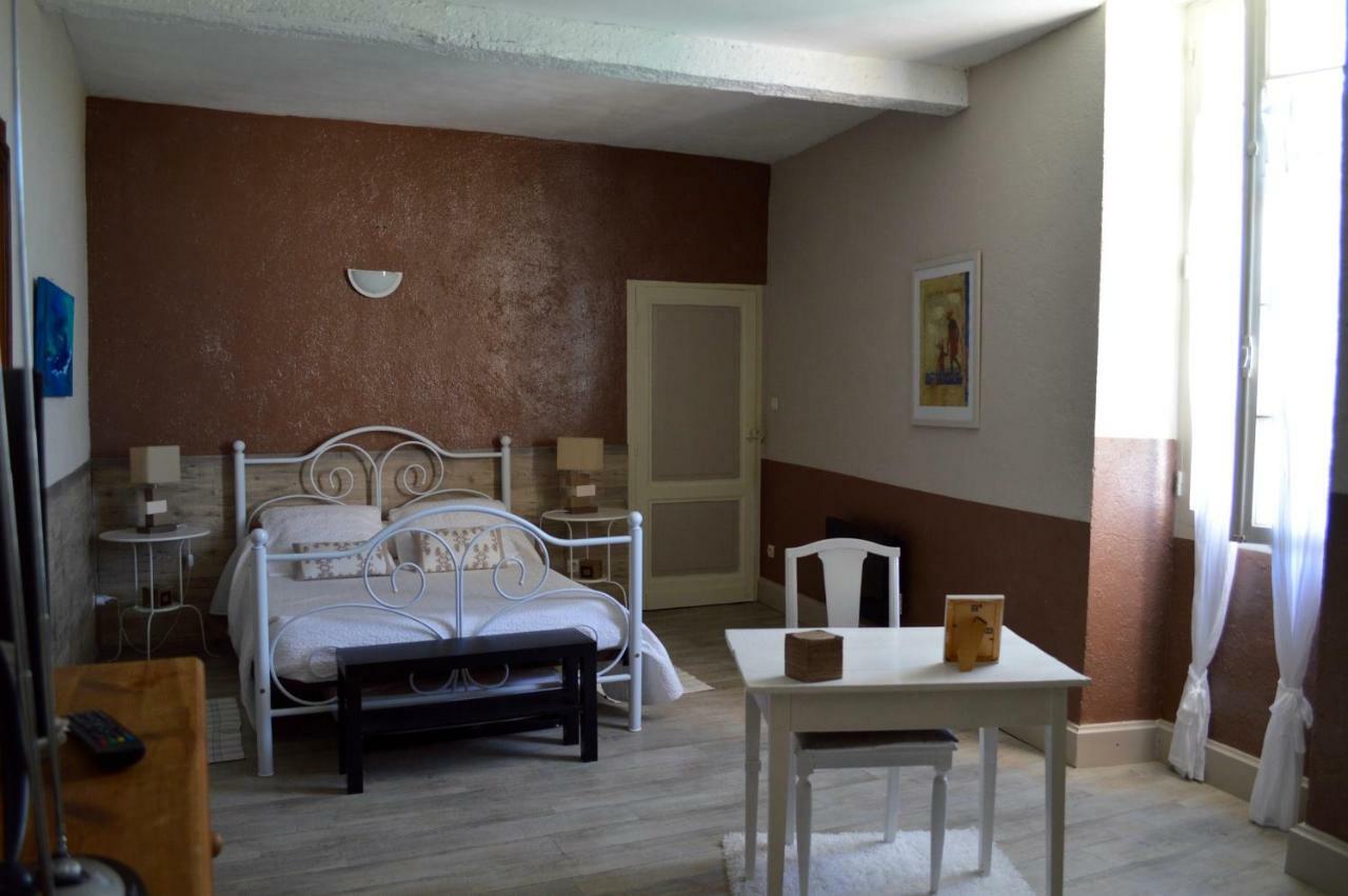 مبيت وإفطار Saint-Pey-de-Castets Le Prieure المظهر الخارجي الصورة